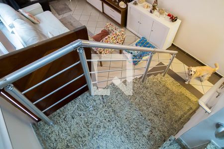 Casa à venda com 160m², 3 quartos e 4 vagas Casa à venda com 160m², 3 quartos e 4 vagasCorredor - Escada