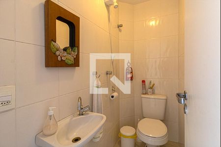 Casa à venda com 237m², 3 quartos e 4 vagas Casa à venda com 237m², 3 quartos e 4 vagasbanheiro na área de serviço