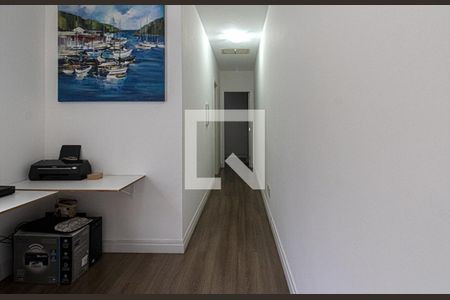 Casa à venda com 237m², 3 quartos e 4 vagas Casa à venda com 237m², 3 quartos e 4 vagascorredor para os comodos