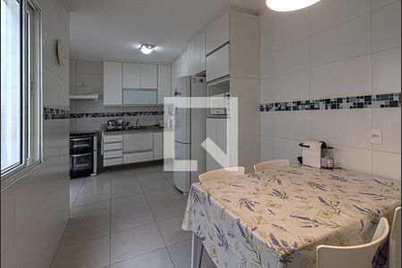 Casa à venda com 237m², 3 quartos e 4 vagas Casa à venda com 237m², 3 quartos e 4 vagascozinha