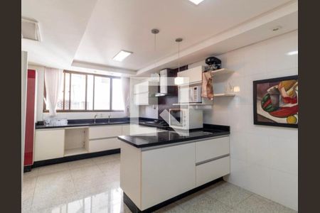Apartamento para alugar com 242m², 4 quartos e 3 vagas Apartamento para alugar com 242m², 4 quartos e 3 vagasCozinha