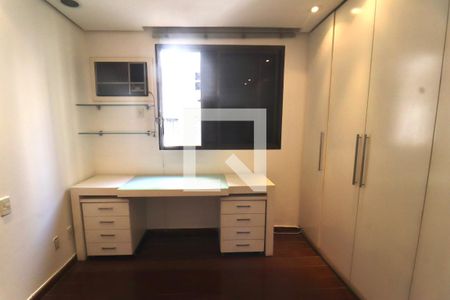 Apartamento para alugar com 242m², 4 quartos e 3 vagas Apartamento para alugar com 242m², 4 quartos e 3 vagasQuarto 2