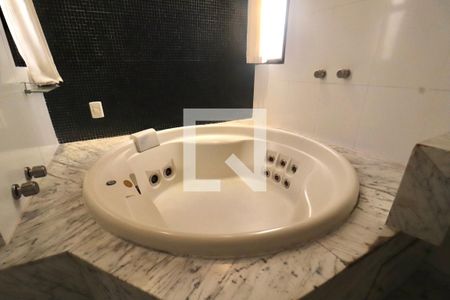 Apartamento para alugar com 242m², 4 quartos e 3 vagas Apartamento para alugar com 242m², 4 quartos e 3 vagasBanheiro 1