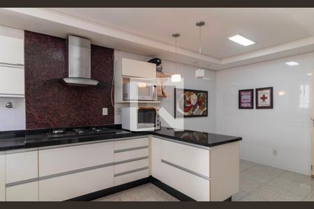 Apartamento para alugar com 242m², 4 quartos e 3 vagas Apartamento para alugar com 242m², 4 quartos e 3 vagasCozinha
