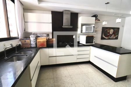 Apartamento para alugar com 242m², 4 quartos e 3 vagas Apartamento para alugar com 242m², 4 quartos e 3 vagasCozinha