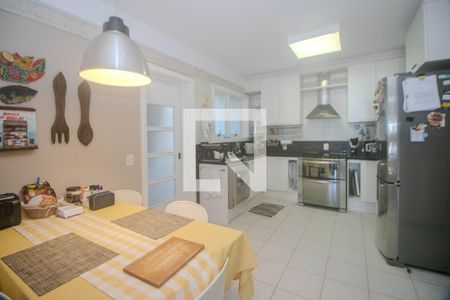 Apartamento à venda com 168m², 2 quartos e 2 vagasCozinha