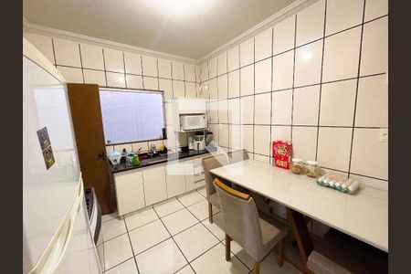 Casa à venda com 250m², 6 quartos e 8 vagasCozinha