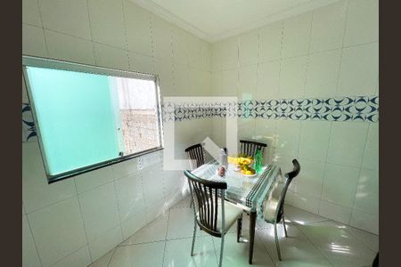 Casa à venda com 250m², 6 quartos e 8 vagasCozinha