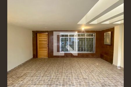 Casa à venda com 227m², 4 quartos e 2 vagas Casa à venda com 227m², 4 quartos e 2 vagasGaragem