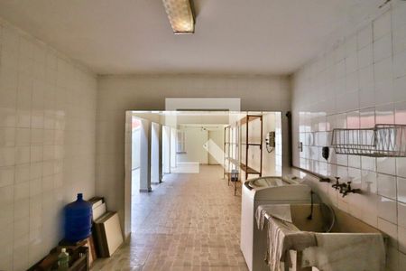 Casa à venda com 227m², 4 quartos e 2 vagas Casa à venda com 227m², 4 quartos e 2 vagasLavanderia