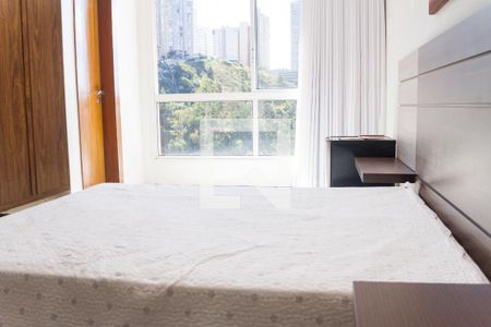 Casa de condomínio à venda com 700m², 4 quartos e 5 vagas Casa de condomínio à venda com 700m², 4 quartos e 5 vagassuite 3