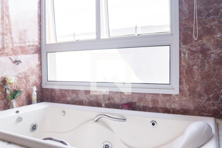 Casa de condomínio à venda com 700m², 4 quartos e 5 vagas Casa de condomínio à venda com 700m², 4 quartos e 5 vagasBanheiro suite master