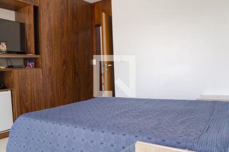 Casa de condomínio à venda com 700m², 4 quartos e 5 vagas Casa de condomínio à venda com 700m², 4 quartos e 5 vagassuite 2