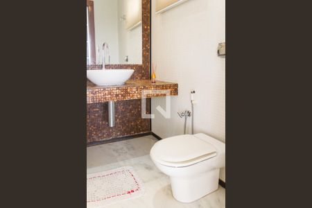 Casa de condomínio à venda com 700m², 4 quartos e 5 vagas Casa de condomínio à venda com 700m², 4 quartos e 5 vagasLavabo