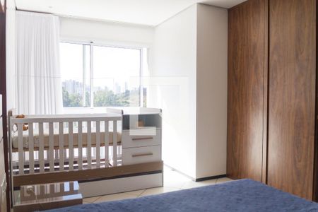 Casa de condomínio à venda com 700m², 4 quartos e 5 vagas Casa de condomínio à venda com 700m², 4 quartos e 5 vagassuite 2