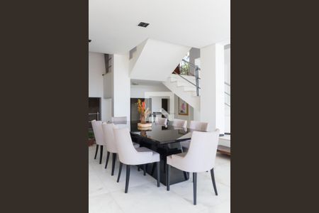 Casa de condomínio à venda com 700m², 4 quartos e 5 vagas Casa de condomínio à venda com 700m², 4 quartos e 5 vagassala de jantar