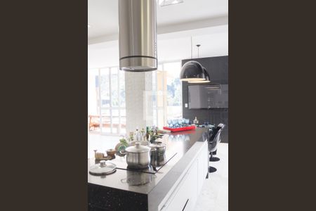 Casa de condomínio à venda com 700m², 4 quartos e 5 vagas Casa de condomínio à venda com 700m², 4 quartos e 5 vagascozinha