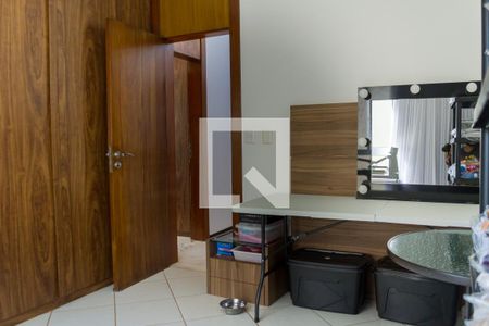 Casa de condomínio à venda com 700m², 4 quartos e 5 vagas Casa de condomínio à venda com 700m², 4 quartos e 5 vagassuite 1