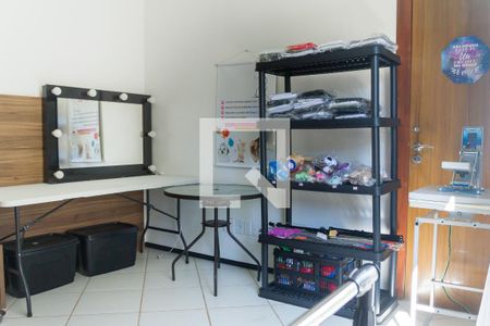 Casa de condomínio à venda com 700m², 4 quartos e 5 vagas Casa de condomínio à venda com 700m², 4 quartos e 5 vagassuite 1