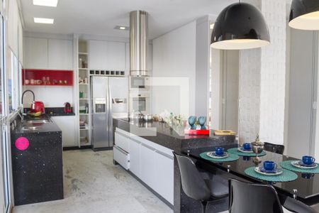 Casa de condomínio à venda com 700m², 4 quartos e 5 vagas Casa de condomínio à venda com 700m², 4 quartos e 5 vagascozinha