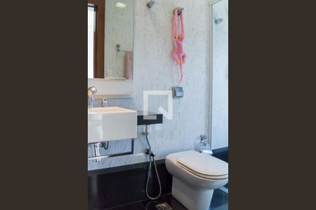 Casa de condomínio à venda com 700m², 4 quartos e 5 vagas Casa de condomínio à venda com 700m², 4 quartos e 5 vagasbanheiro suite 2