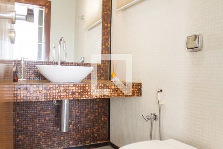 Casa de condomínio à venda com 700m², 4 quartos e 5 vagas Casa de condomínio à venda com 700m², 4 quartos e 5 vagasLavabo