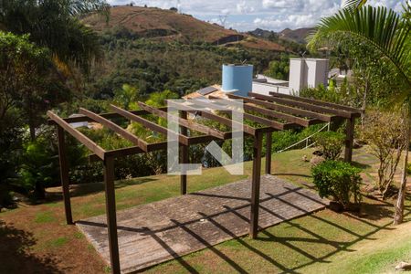 Casa de condomínio à venda com 700m², 4 quartos e 5 vagas Casa de condomínio à venda com 700m², 4 quartos e 5 vagasQuintal