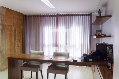 Casa de condomínio à venda com 700m², 4 quartos e 5 vagas Casa de condomínio à venda com 700m², 4 quartos e 5 vagasEscritório