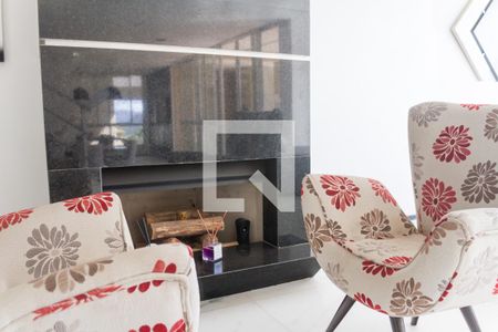 Casa de condomínio à venda com 700m², 4 quartos e 5 vagas Casa de condomínio à venda com 700m², 4 quartos e 5 vagassala de visitas 1