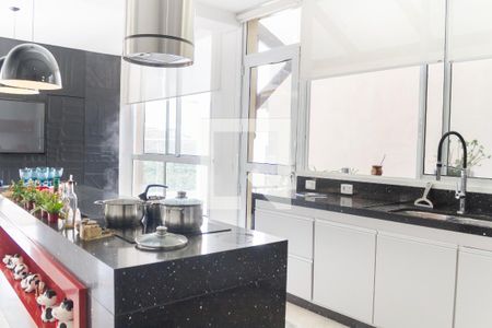 Casa de condomínio à venda com 700m², 4 quartos e 5 vagas Casa de condomínio à venda com 700m², 4 quartos e 5 vagascozinha