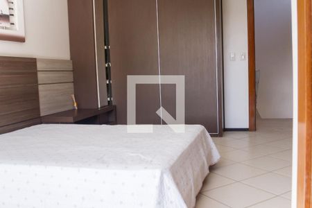 Casa de condomínio à venda com 700m², 4 quartos e 5 vagas Casa de condomínio à venda com 700m², 4 quartos e 5 vagassuite 3