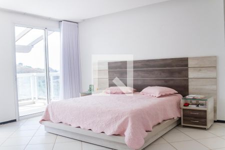 Casa de condomínio à venda com 700m², 4 quartos e 5 vagas Casa de condomínio à venda com 700m², 4 quartos e 5 vagassuite master