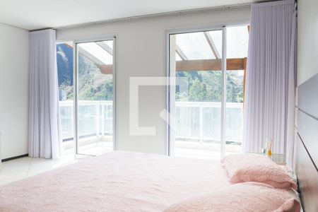 Casa de condomínio à venda com 700m², 4 quartos e 5 vagas Casa de condomínio à venda com 700m², 4 quartos e 5 vagassuite master