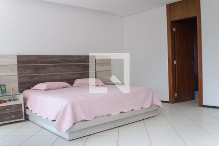 Casa de condomínio à venda com 700m², 4 quartos e 5 vagas Casa de condomínio à venda com 700m², 4 quartos e 5 vagassuite master