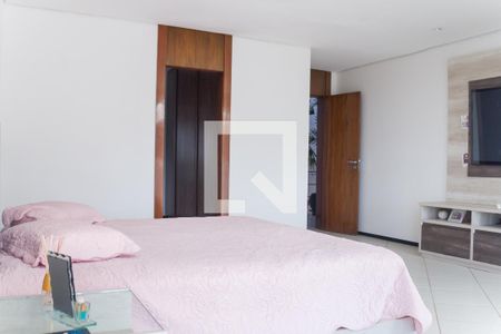 Casa de condomínio à venda com 700m², 4 quartos e 5 vagas Casa de condomínio à venda com 700m², 4 quartos e 5 vagassuite master