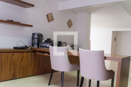 Casa de condomínio à venda com 700m², 4 quartos e 5 vagas Casa de condomínio à venda com 700m², 4 quartos e 5 vagasEscritório