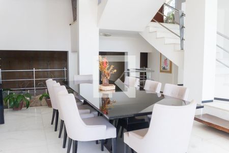 Casa de condomínio à venda com 700m², 4 quartos e 5 vagas Casa de condomínio à venda com 700m², 4 quartos e 5 vagassala de jantar