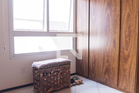 Casa de condomínio à venda com 700m², 4 quartos e 5 vagas Casa de condomínio à venda com 700m², 4 quartos e 5 vagascloset suite master