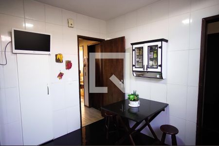 Casa de condomínio à venda com 117m², 4 quartos e 2 vagas Casa de condomínio à venda com 117m², 4 quartos e 2 vagasCozinha