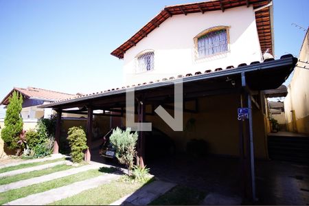 Casa de condomínio à venda com 117m², 4 quartos e 2 vagas Casa de condomínio à venda com 117m², 4 quartos e 2 vagasÁrea Externa