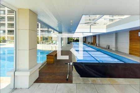 Apartamento à venda com 242m², 3 quartos e 3 vagasÁrea comum - Piscina