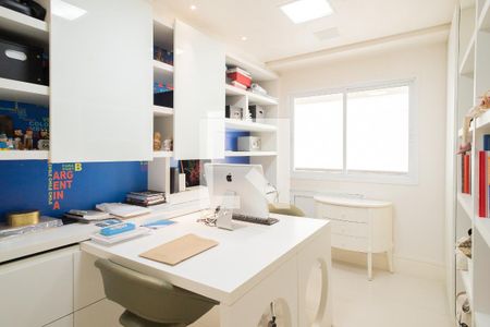 Apartamento à venda com 242m², 3 quartos e 3 vagasEscritório