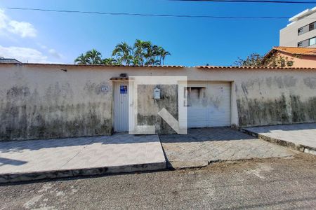 Casa à venda com 720m², 3 quartos e 5 vagas Casa à venda com 720m², 3 quartos e 5 vagasFachada