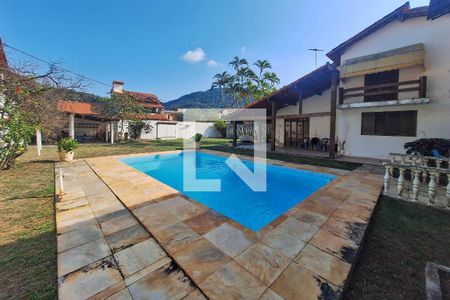 Casa à venda com 720m², 3 quartos e 5 vagas Casa à venda com 720m², 3 quartos e 5 vagasPiscina