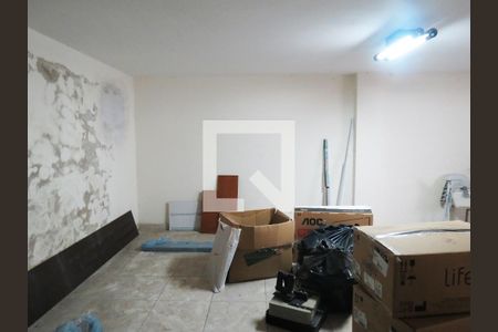 Casa à venda com 170m², 3 quartos e 3 vagasFundos