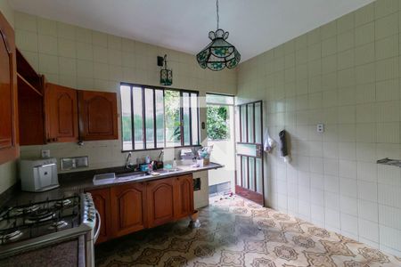 Casa à venda com 386m², 8 quartos e 2 vagasCozinha