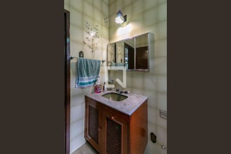 Casa à venda com 386m², 8 quartos e 2 vagasBanheiro 2