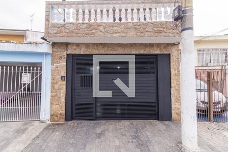 Casa à venda com 210m², 3 quartos e 3 vagas Casa à venda com 210m², 3 quartos e 3 vagasFachada