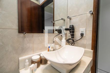 Casa à venda com 210m², 3 quartos e 3 vagas Casa à venda com 210m², 3 quartos e 3 vagasBanheiro Social