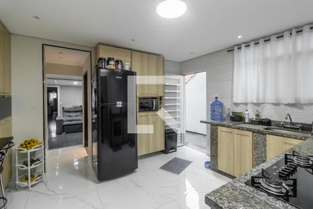 Casa à venda com 210m², 3 quartos e 3 vagas Casa à venda com 210m², 3 quartos e 3 vagasCozinha